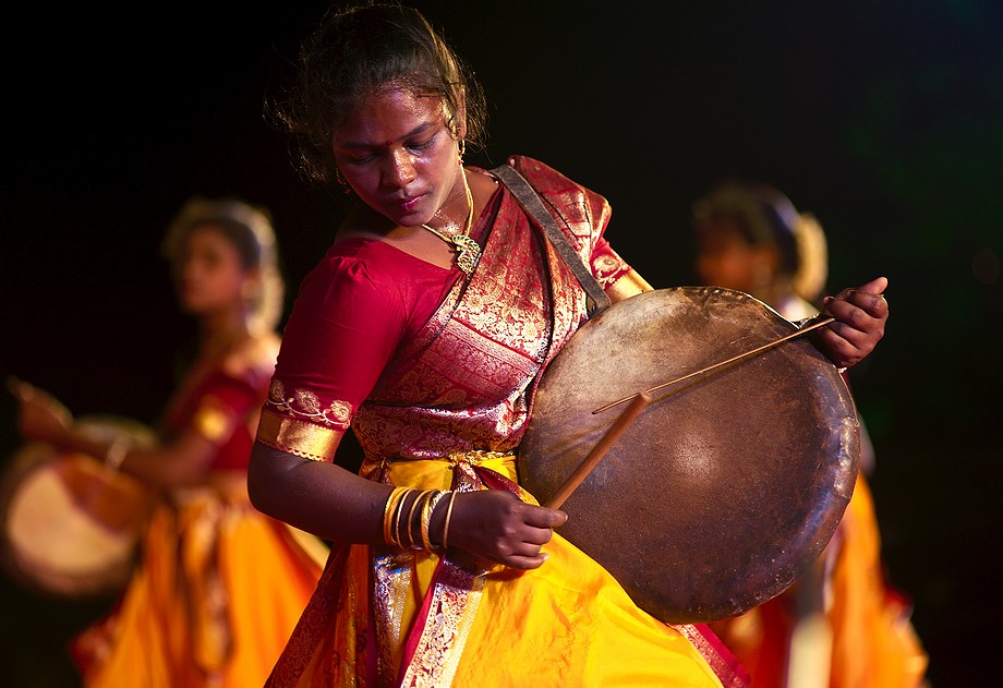 Dindigul Sakthi Group (Thappattam) (Mamallapuram Dance Festival 2012 - Folk dance)